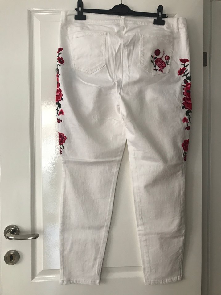 Nakışlı Beyaz Kadın Midi Jean - Görsel 4