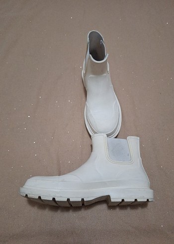36 Beden beyaz Renk zara yağmur cizmesi