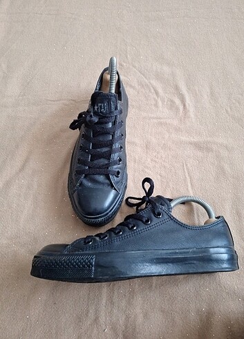 37 Beden siyah Renk Deri converse
