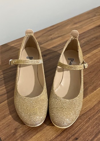 Kız Çocuk Parlak Altın Tokalı Babet - Görsel 2