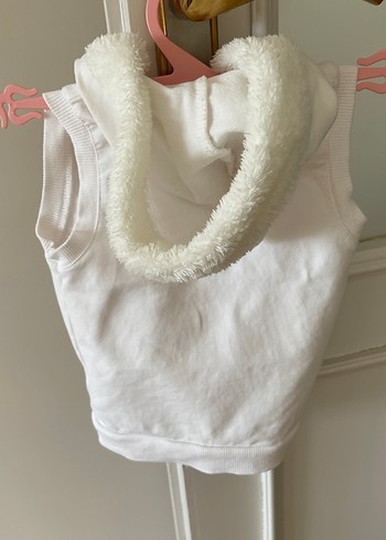 Kız Çocuk Beyaz Kürklü Kolsuz Yelek - Görsel 3