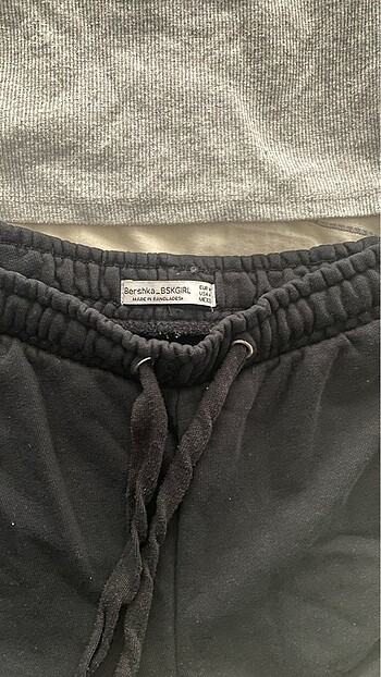 m Beden Bershka sort