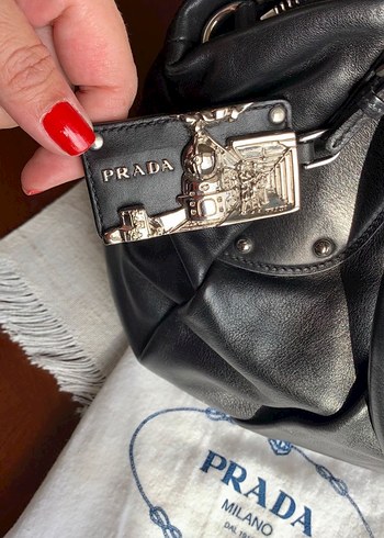 orjinal Prada black vitello daino leather zip - Görsel 2