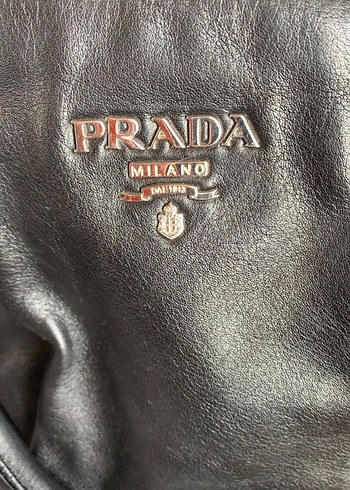 orjinal Prada black vitello daino leather zip - Görsel 3