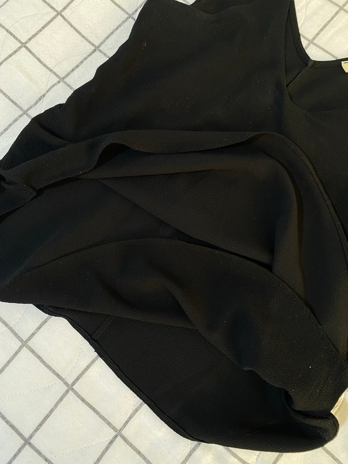 Siyah V Yakalı Kadın Atlet - Görsel 3