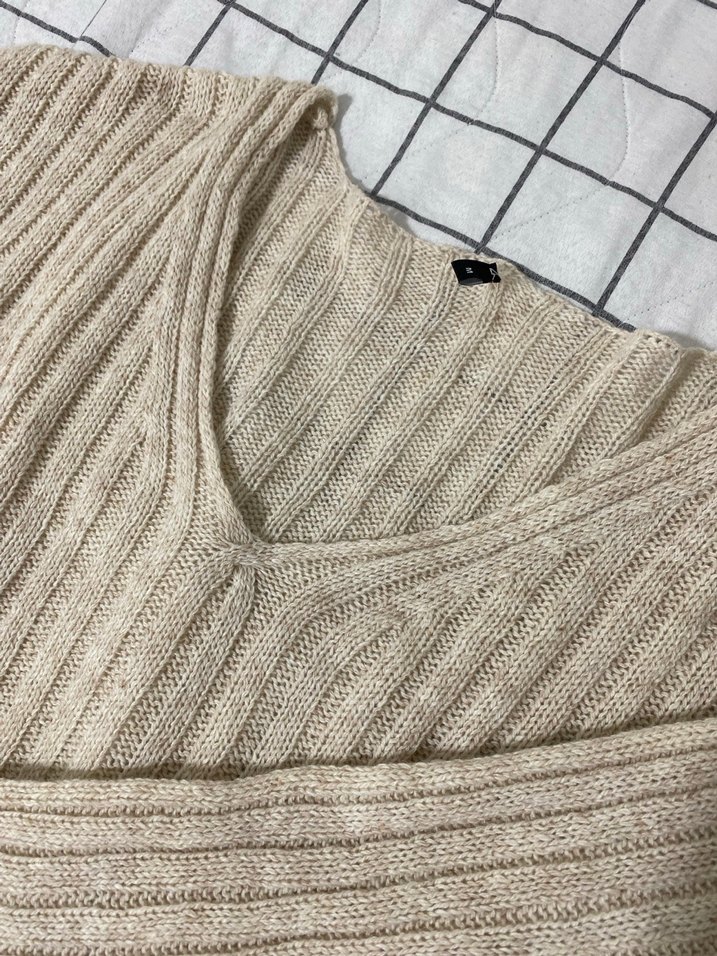 Bej V Yaka Örgü Kadın Kazak - Görsel 2