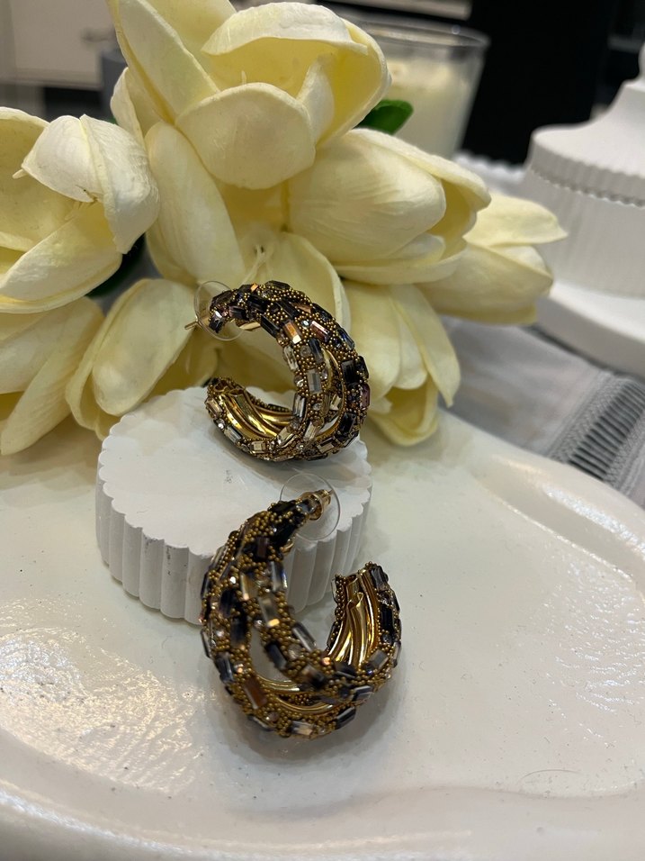 Mini Boncuklu Altın Renkli Zarif Küpeler - Görsel 5