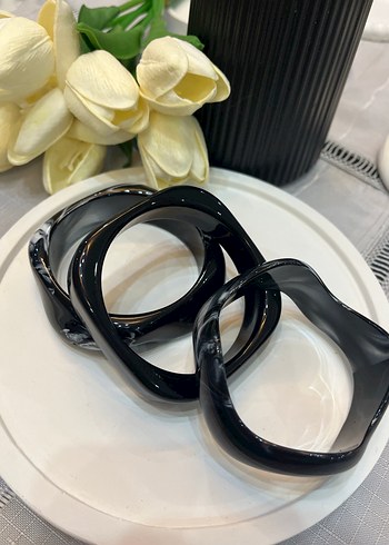 Siyah bileklik - Görsel 2