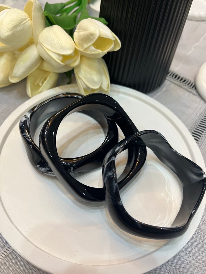 Siyah bileklik - Görsel 2