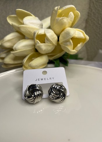 Mini Gri Düğmeli Küpeler - Görsel 3