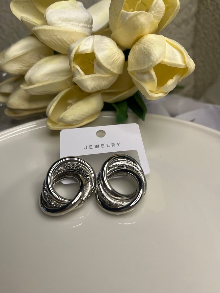 Gri Tokalı Küpeler - Görsel 4