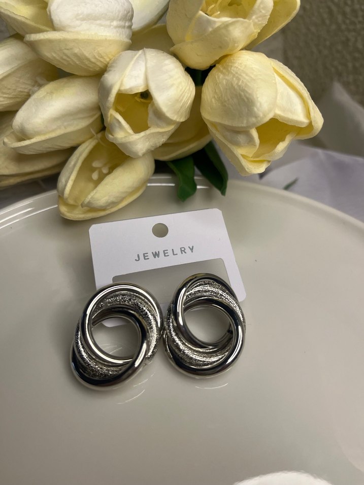 Gri Tokalı Küpeler - Görsel 2