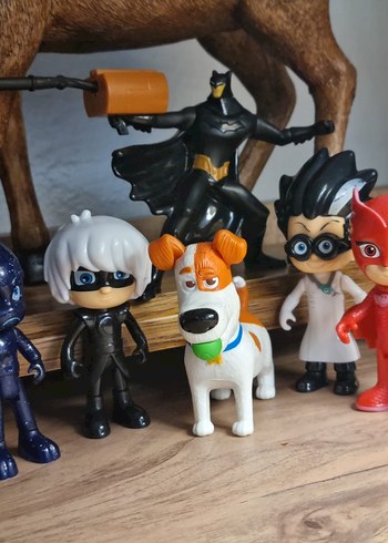 Kahverengi ve Koyu Renkli Aksiyon Figürleri Seti - Görsel 3