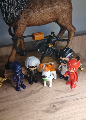 Kahverengi ve Koyu Renkli Aksiyon Figürleri Seti - Görsel 2