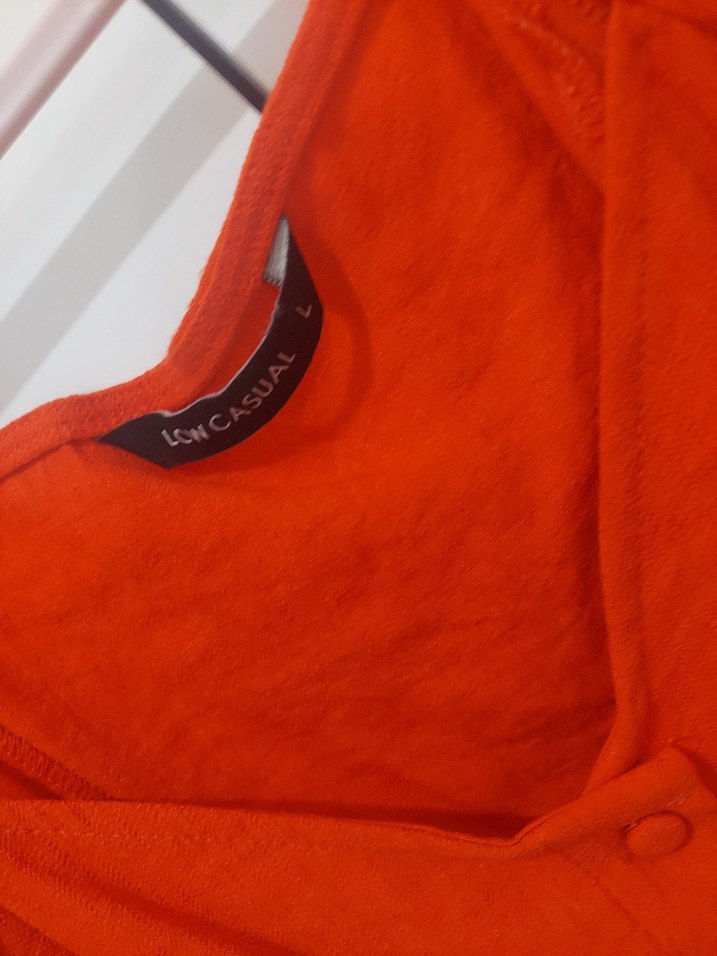 Düğmeli Kırmızı V Yaka Midi Keten Elbise - Görsel 3