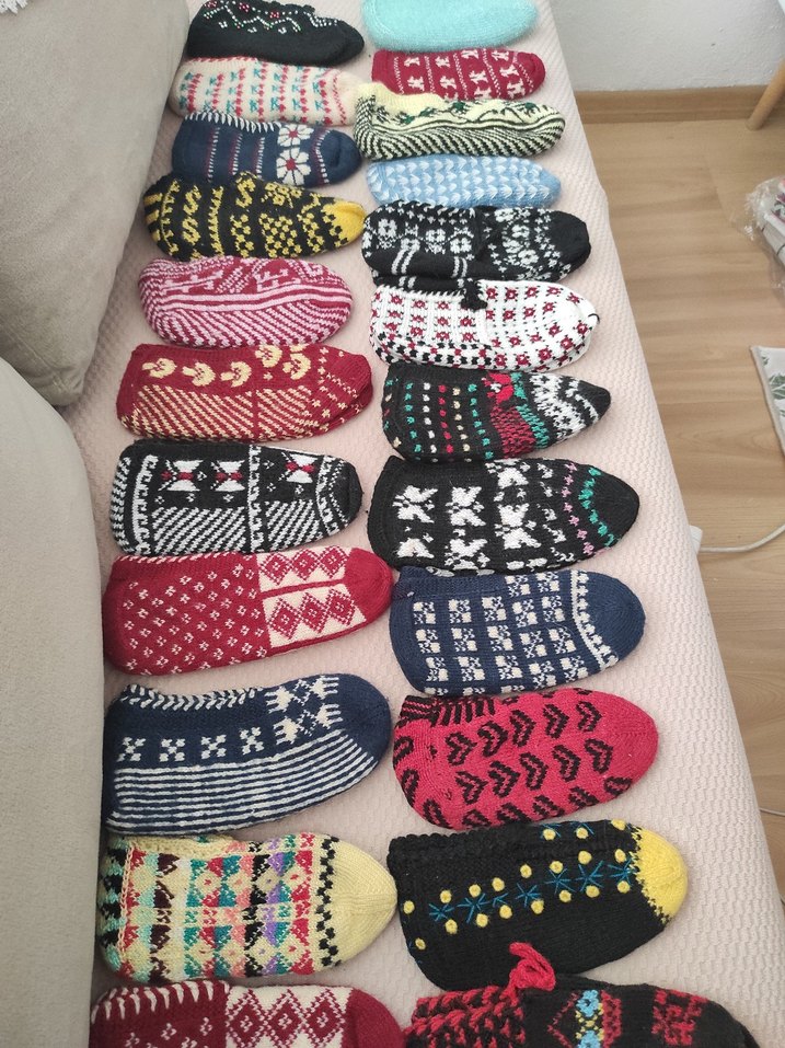 Renkli Örgü   elişi nakışlı patik - Görsel 2