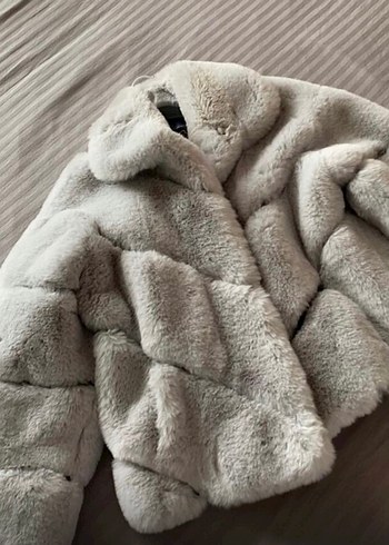 Beyaz Kürk Detaylı Kısa Kadın Mont - Görsel 2