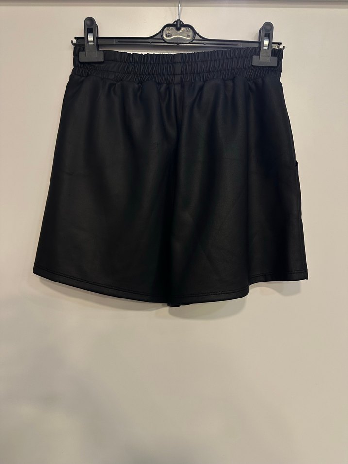 Siyah Deri Mini Şort - Salaş Kesim - Görsel 2