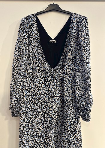 Gri Yılan Desenli Uzun V Yaka Elbise - Görsel 4