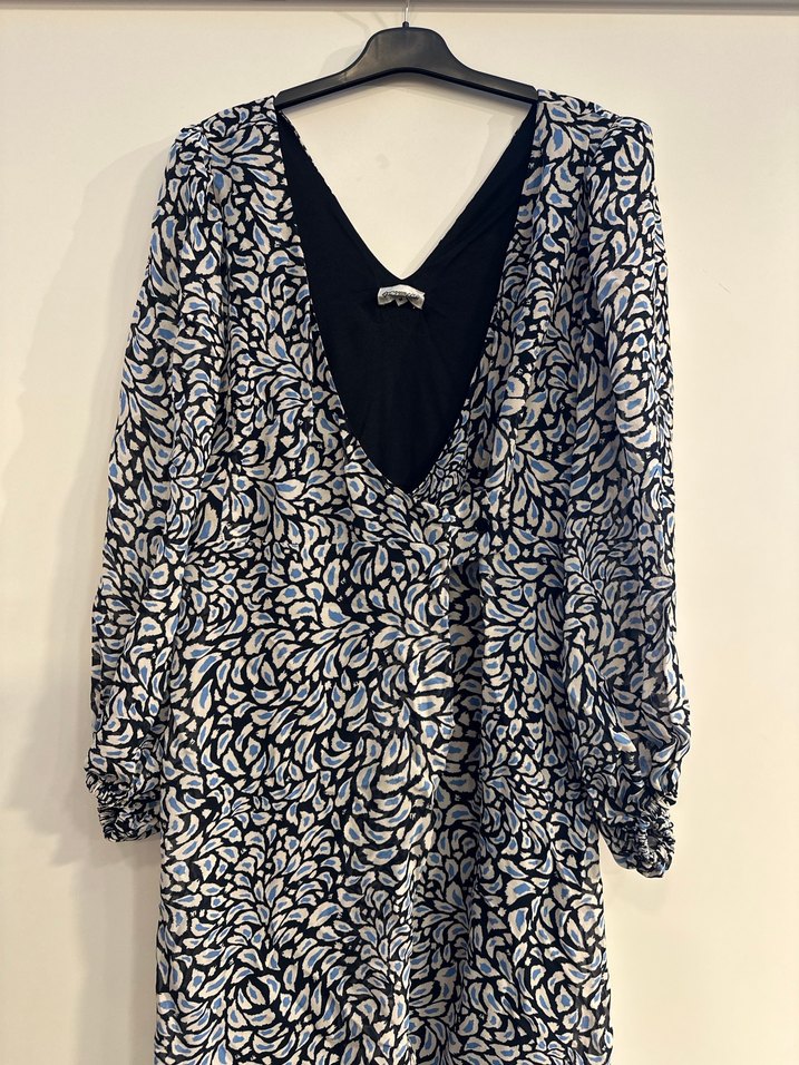 Gri Yılan Desenli Uzun V Yaka Elbise - Görsel 4