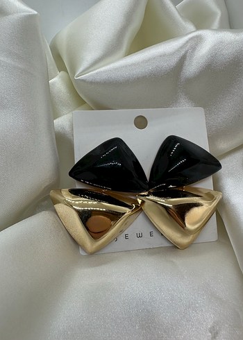 Altın Renkli Mini Fiyonk Küpeler - Görsel 2