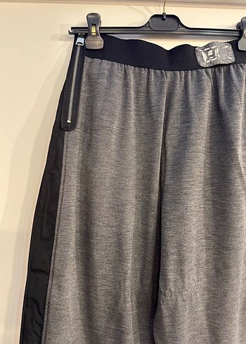Gri Kemerli Kısa Kadın Kumaş Pantolon - Görsel 3
