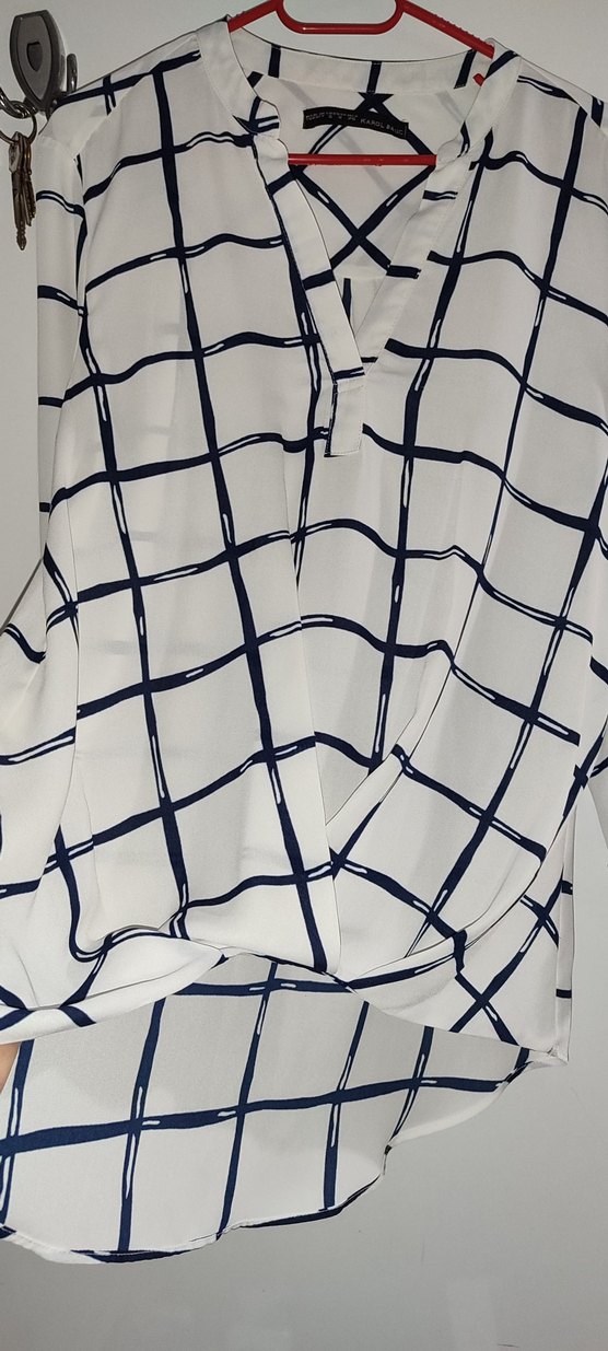 Beyaz Ekoseli V Yaka Kadın Gömlek - Görsel 2