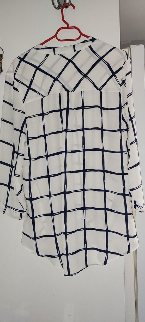 Beyaz Ekoseli V Yaka Kadın Gömlek - Görsel 3