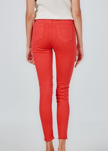 Kırmızı Yırtık Pantolon - Görsel 3