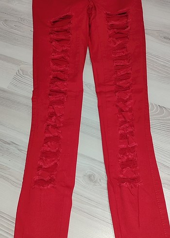 Kırmızı Yırtık Pantolon - Görsel 5