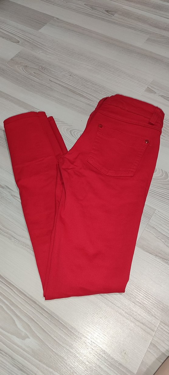 Kırmızı Yırtık Pantolon - Görsel 4