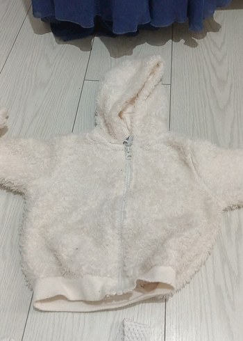 Kız Çocuk Beyaz Kürklü Kapüşonlu Mont - Görsel 2