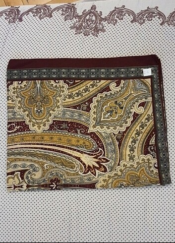 Bordo etnik desen şal