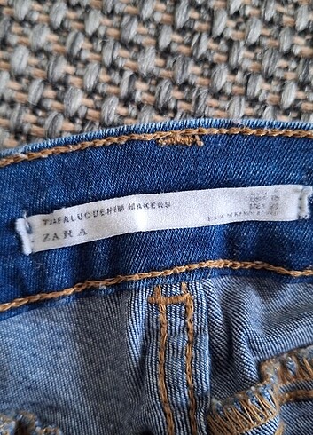 Zara yırtık görünüm pantolon 34/36 giyer