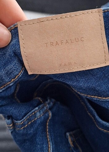 Zara Zara yırtık görünüm pantolon 34/36 giyer