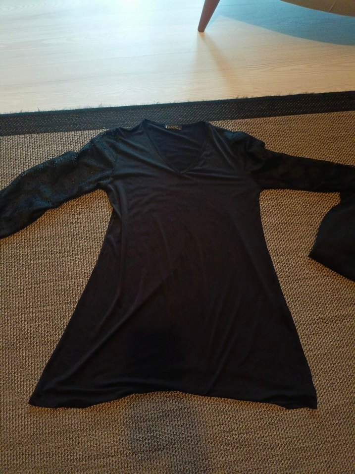 Siyah V Yaka Uzun dantel kollu , diz üzerinde - Görsel 5