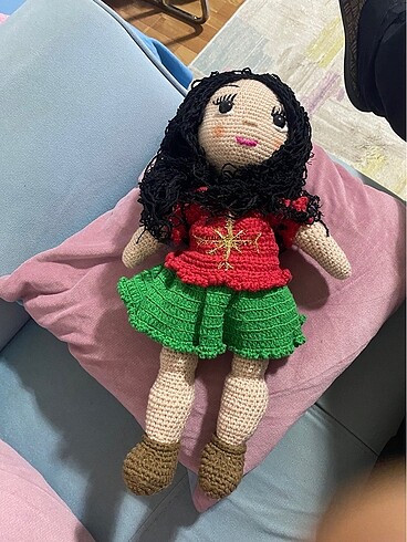 Şirin Siyah Saçlı El Örgüsü Amigurumi Kız(40cm Boy)