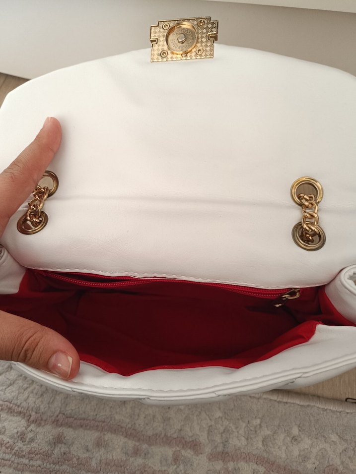 Kemer Detaylı Beyaz Deri Kadın Çanta - Görsel 2