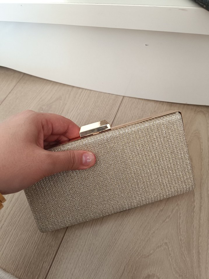 Zincir Detaylı Altın Rengi Kadın Abiye Çanta - Görsel 2