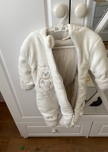 Beyaz Kürklü Nakışlı Bebek Tulumu - Görsel 3