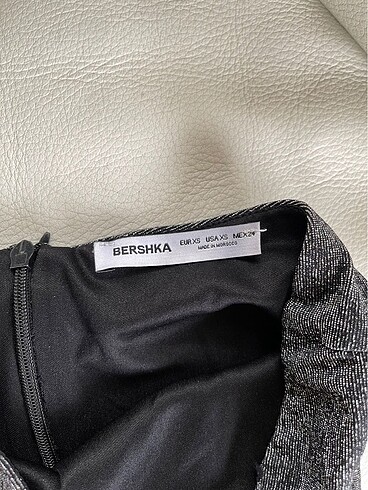 xs Beden gri Renk Bershka parıltılı elbise