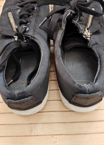 Stradivarius Kadın Siyah Rugan Fermuarlı Sneaker