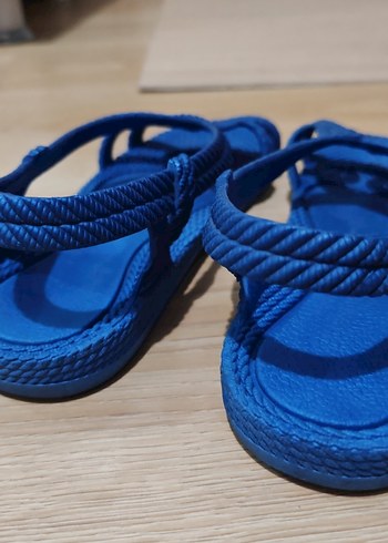 35 Beden Mavi Dolgu Topuklu Kadın Sandalet