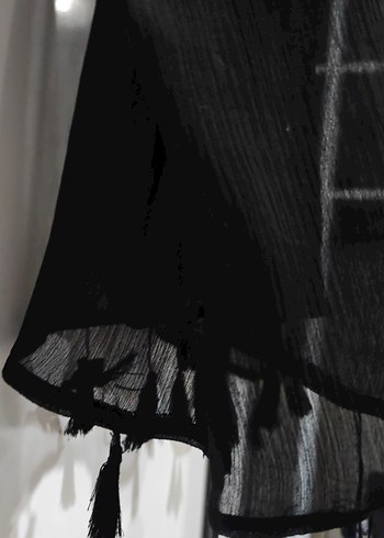 Siyah V Yaka Dökümlü Plaj Kıyafeti - Görsel 4