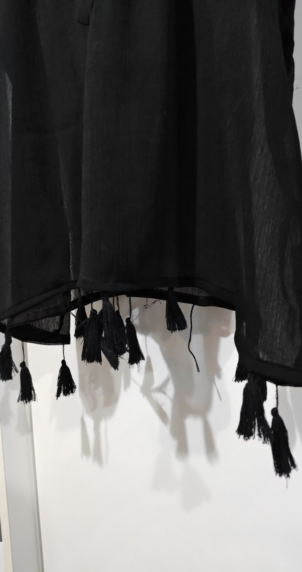 Siyah V Yaka Dökümlü Plaj Kıyafeti - Görsel 3