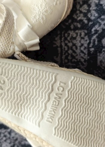 Beyaz Nakışlı Fırfırlı İlk Adım Ayakkabısı - Görsel 4