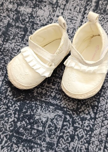 Beyaz Nakışlı Fırfırlı İlk Adım Ayakkabısı - Görsel 5