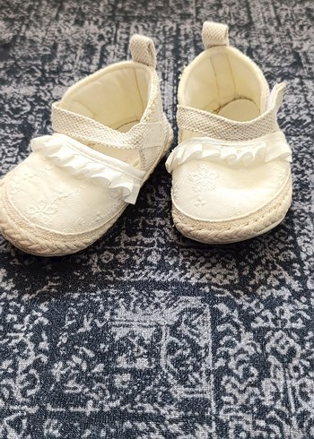 Beyaz Nakışlı Fırfırlı İlk Adım Ayakkabısı - Görsel 6
