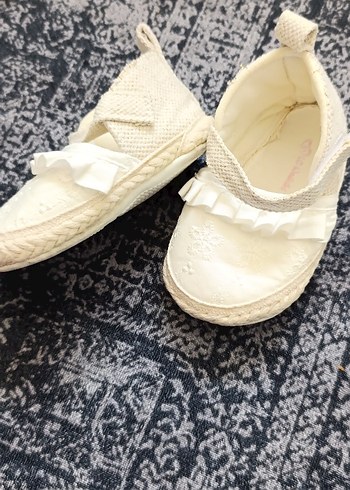 Beyaz Nakışlı Fırfırlı İlk Adım Ayakkabısı - Görsel 2