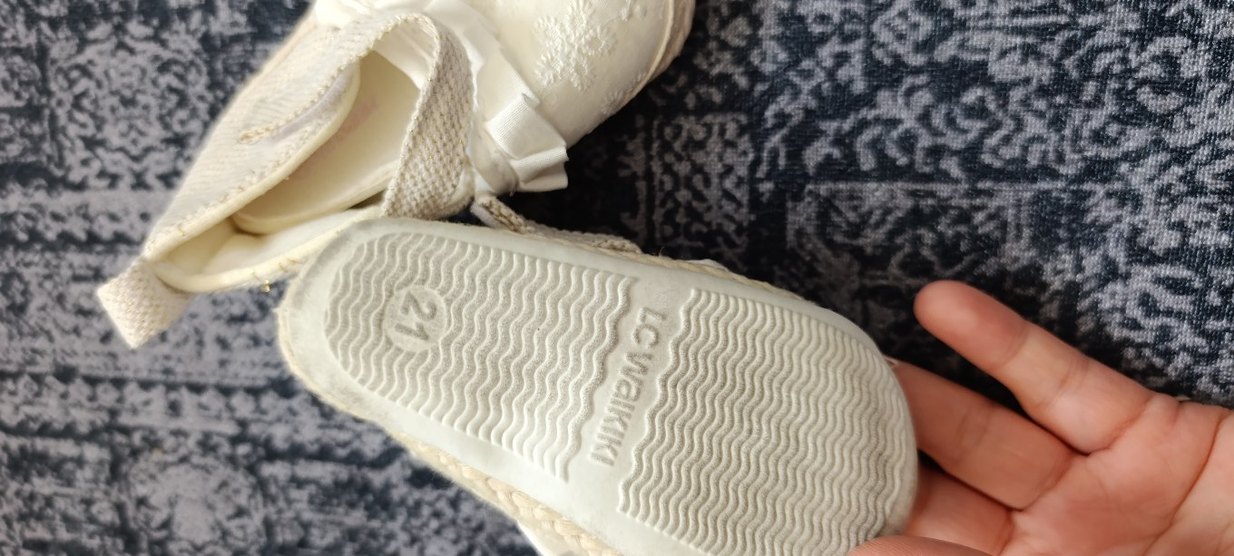 Beyaz Nakışlı Fırfırlı İlk Adım Ayakkabısı - Görsel 4